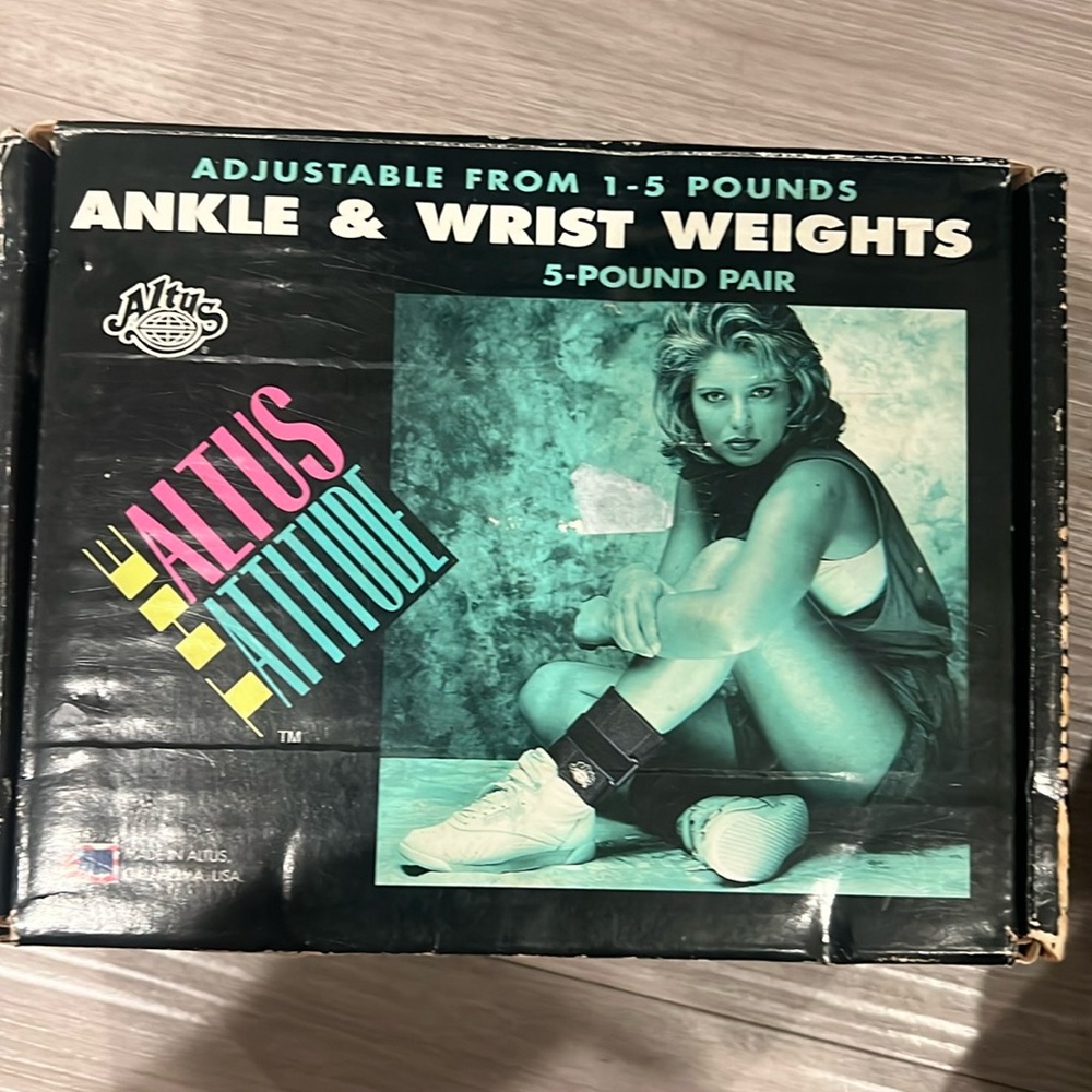 The Altus Attiude 4lb Pair Ankle & Wrist Weights read description